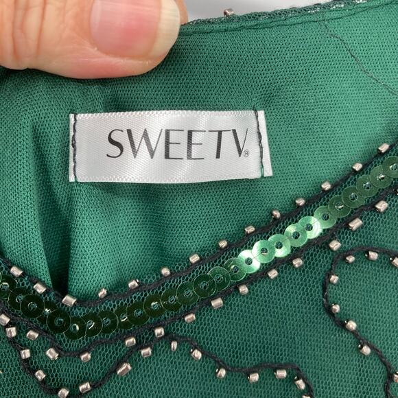 Elegant Black and Green Embellished Mini Dress - Picture 15 of 16